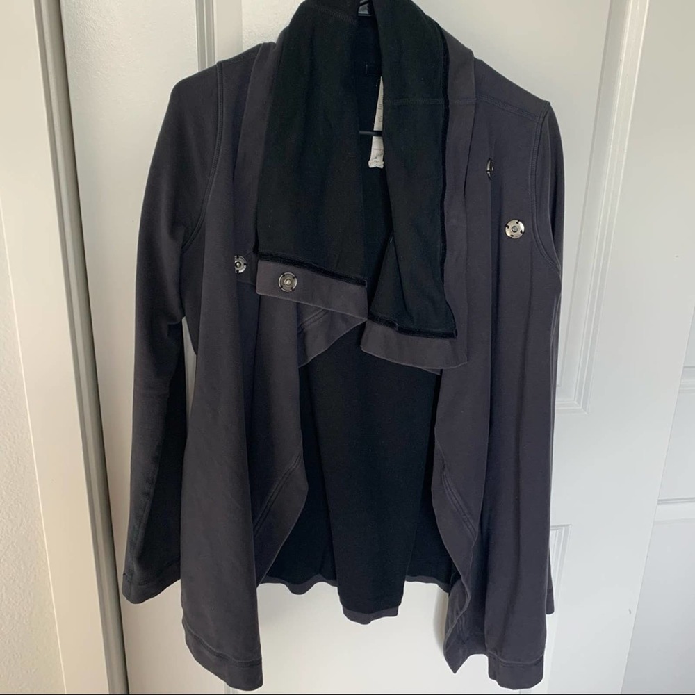 Lululemon Gray Black Wrap Jacket Size 6